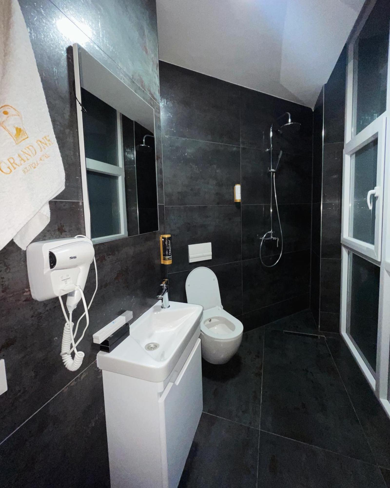 Grand Jnk Boutique Hotel Kukes Eksteriør billede