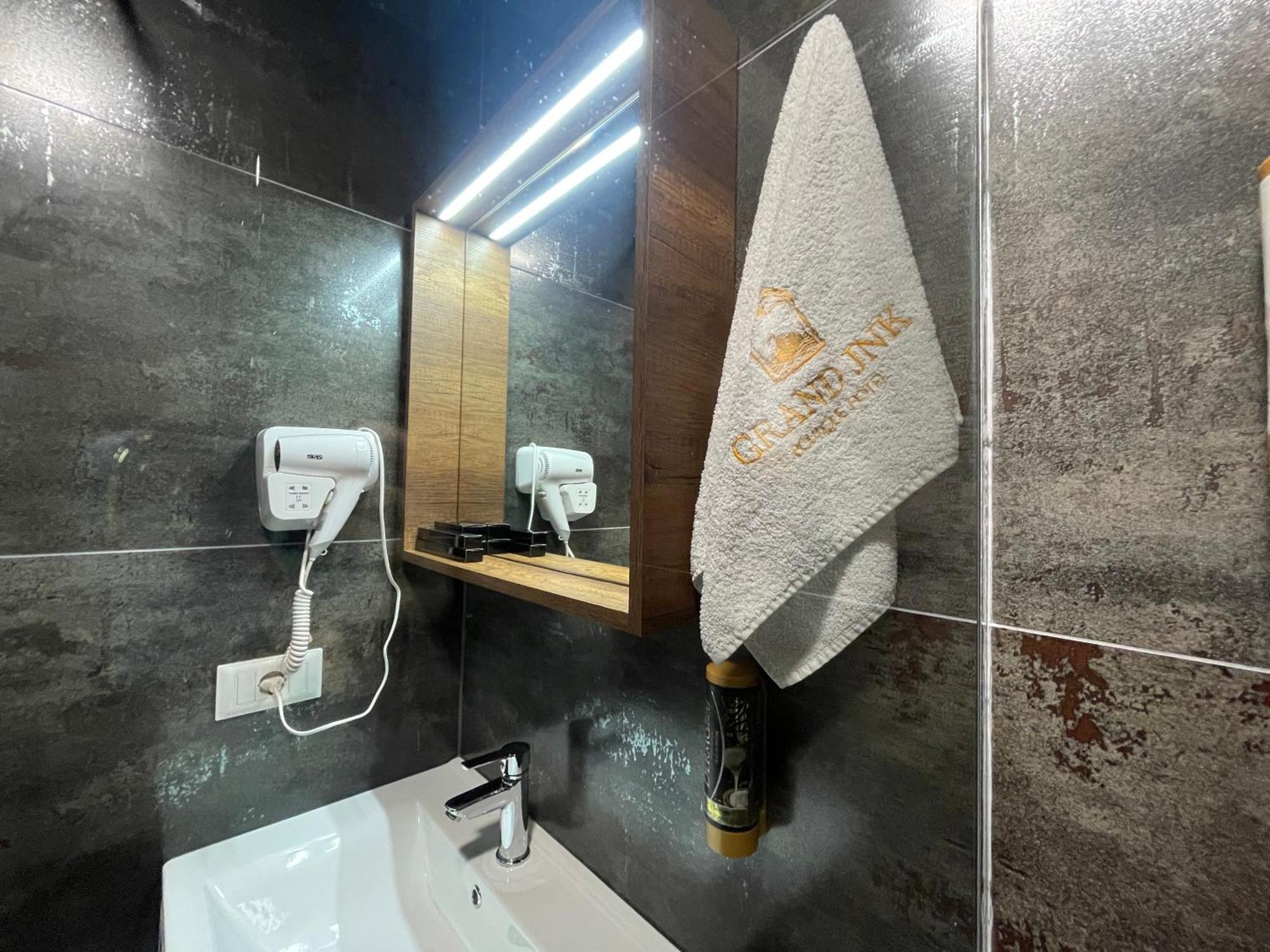 Grand Jnk Boutique Hotel Kukes Eksteriør billede